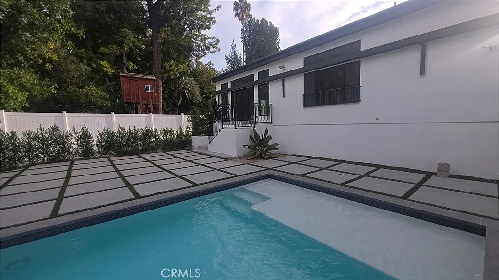 4 bed, 2400 sqft, $8,500 — Photo 4