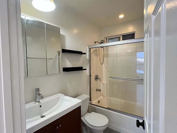 5th image of 1152 N Sycamore Ave #1/2