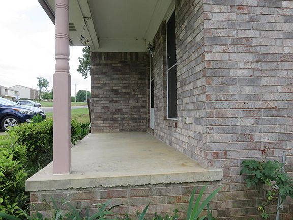 3rd image of 233 Sandstone Dr
