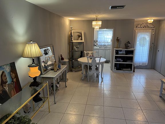3rd image of 2971 Crosley Dr W #19