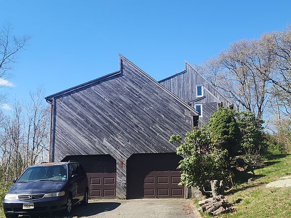 2nd image of 6 Watch Hill Road