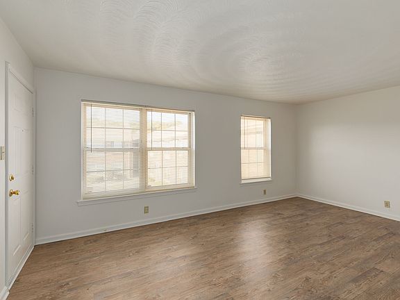 5th image of 600 Warwick Ave #600S4