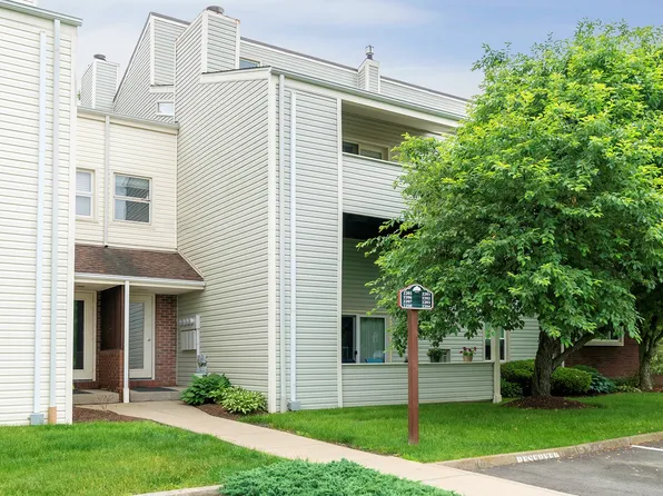 2204 Kenzie Dr, Pittsburgh, PA 15205