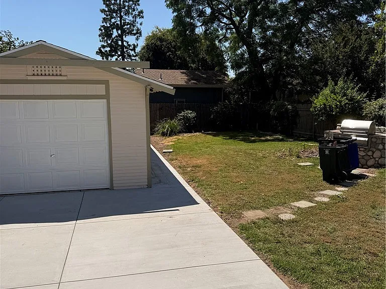 1631 Walworth Ave — Photo 13