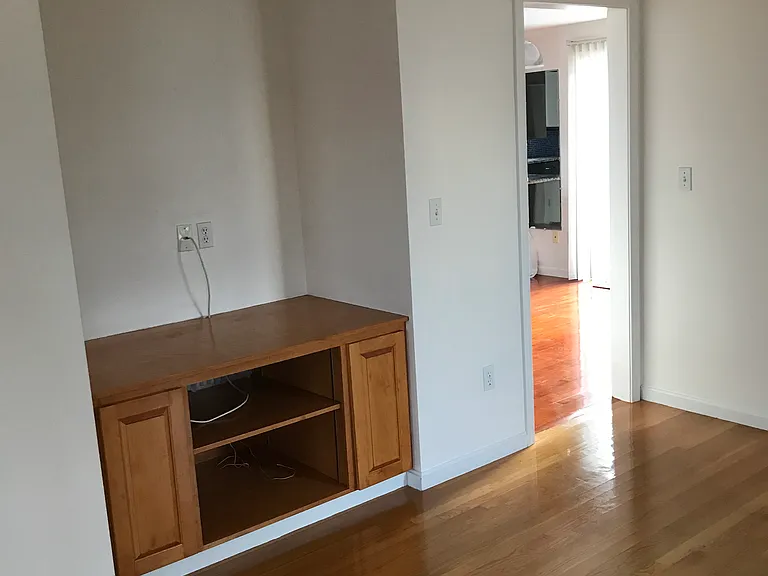 577 Winter St — Photo 31