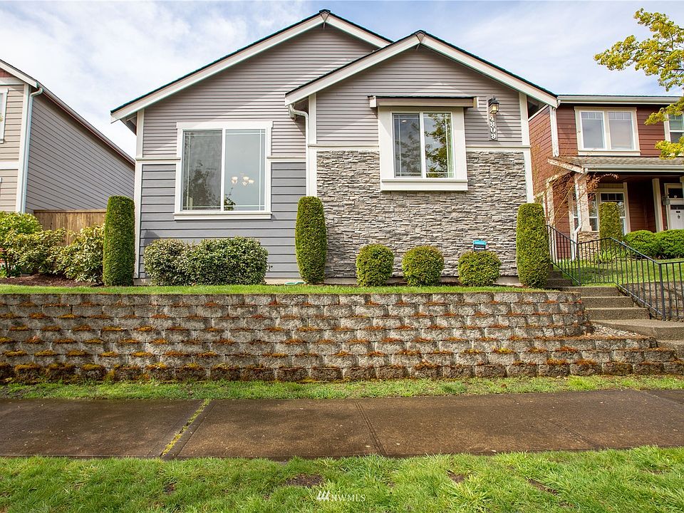 Front of home, HOA takes care of front landscaping.