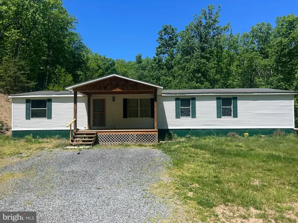 948 W Longview Dr, Burlington, WV 26710