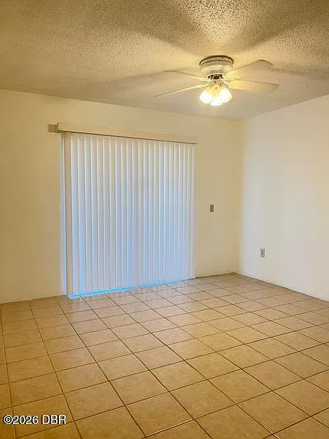 2 bed, 1.0 bath, 810 sqft, $1,300 — Photo 4