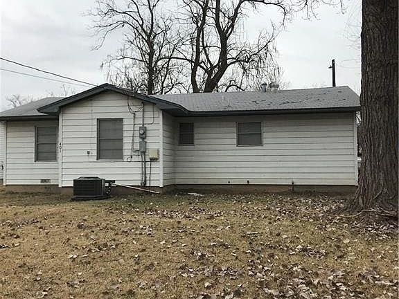 2nd image of 401 E Daugherty Dr