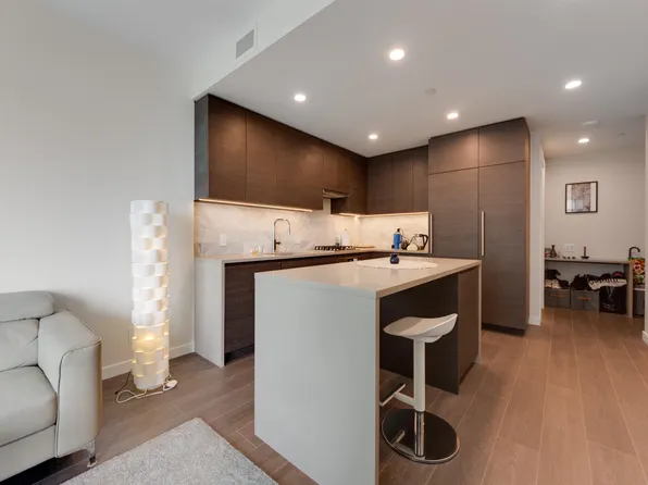 2108 Gilmore Ave #2812, Burnaby, BC V5C 0N8