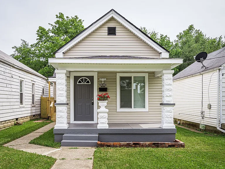 806 Longfield Ave — Photo 2