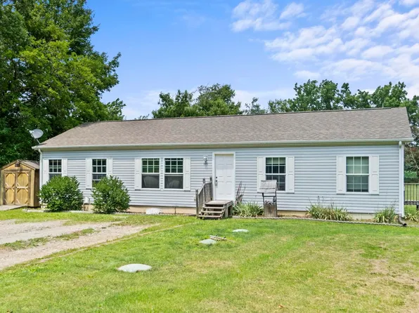 8455 E 700 S, Wolcottville, IN 46795