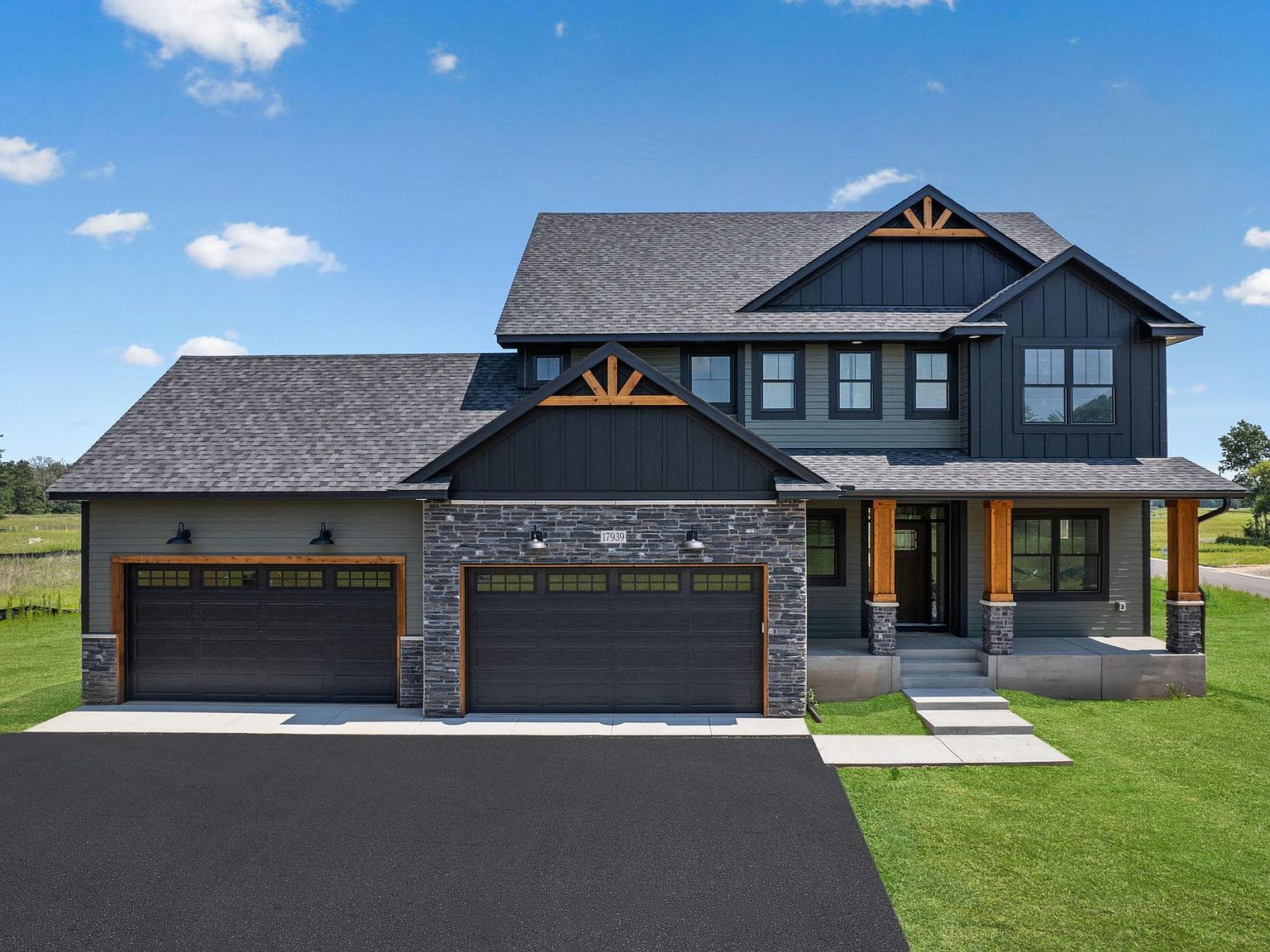 ファページ 17939 Staples St, Ham Lake, MN 55304 | Zillow
