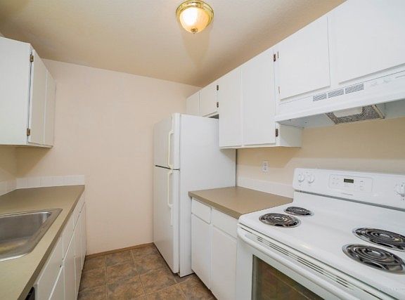 4th image of 507 93rd Dr SE