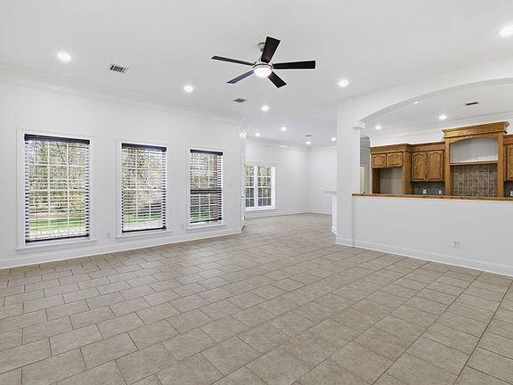 4th image of 844 Theriot Rd