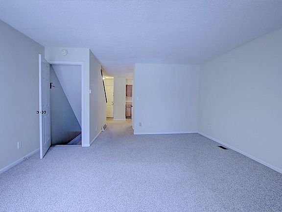 5th image of 9614 W 87th St