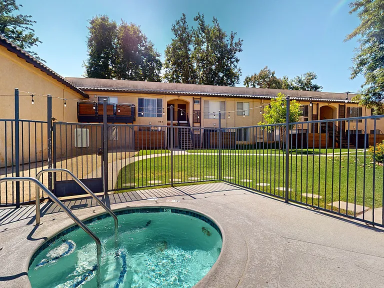 Charter Oaks Apartments — Photo 21