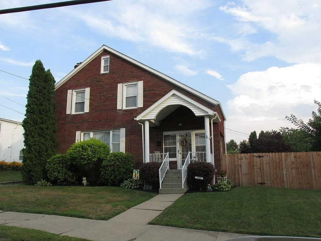 1705 2nd St photo 1