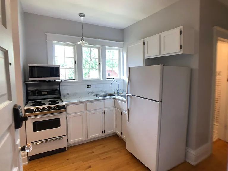 441 Woodward Ave #B — Photo 15