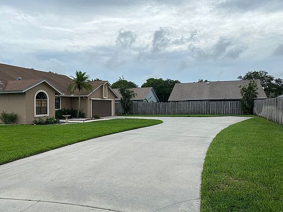 3rd image of 1806 Banyan Creek Cir N