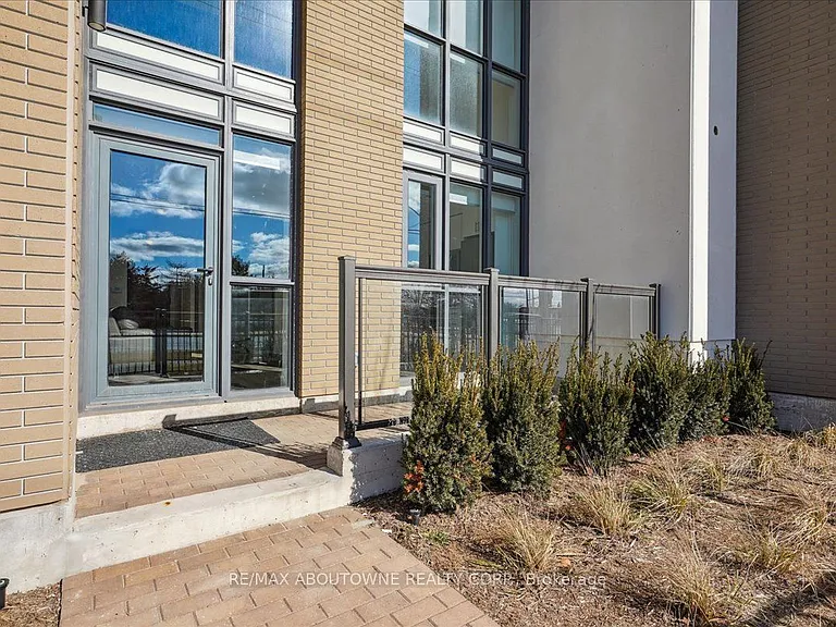 509 Dundas St W #103 — Photo 24