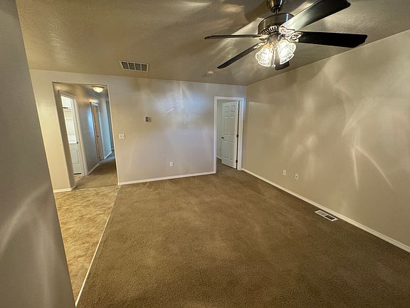 4th image of 915 NW Maggie Ct APT B