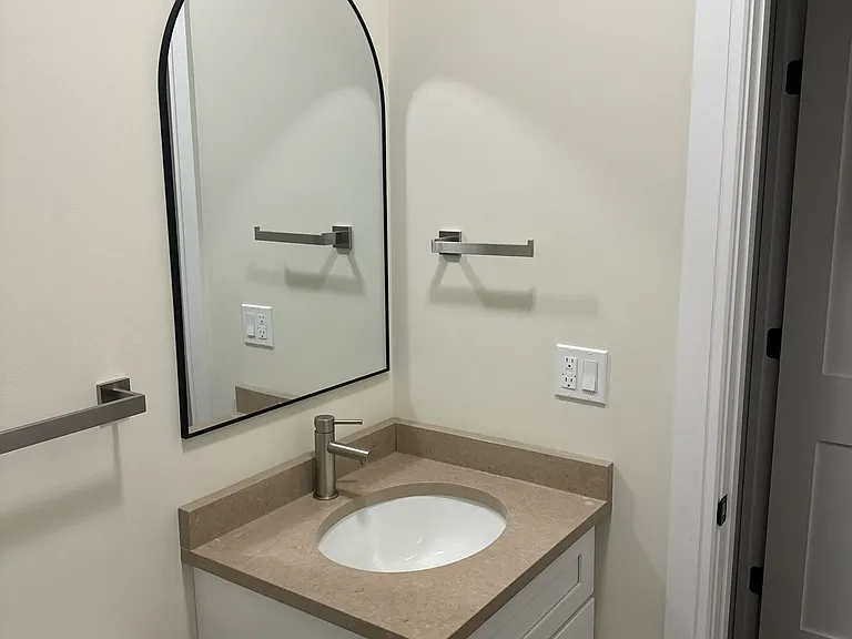 3721 Amboy Rd #1 — Photo 8