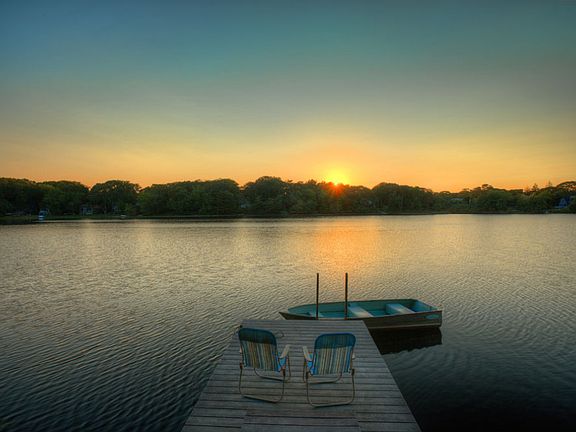 2nd image of 19 Lake View Ct