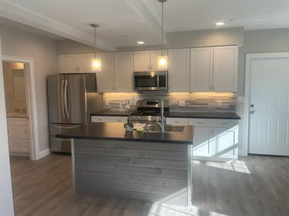 158 Hayden Rowe St #1, Hopkinton, MA 01748