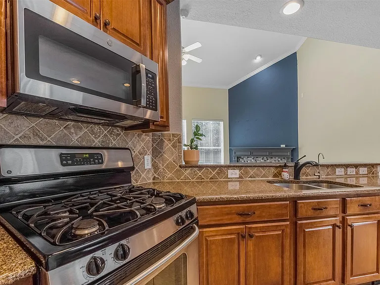 7 Ebony Oaks Pl — Photo 18