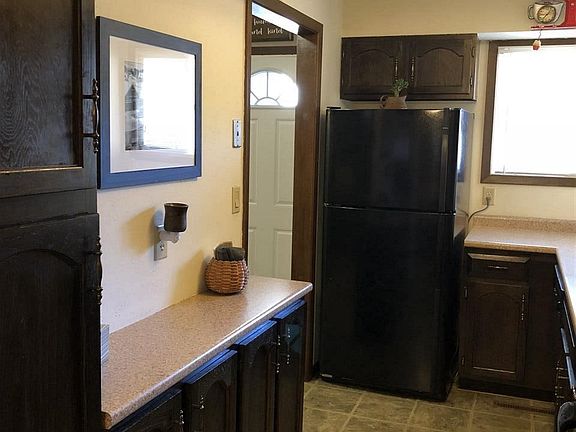 2nd image of 1403 Oakwood Dr APT 9