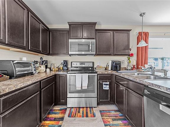 3rd image of 7361 Garett Park Dr