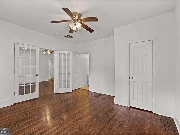 5th image of 409 Inman St SW