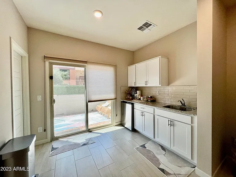 2145 W Harmont Dr — Photo 15