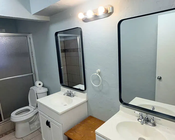 7917 S McKinley Ave — Photo 5