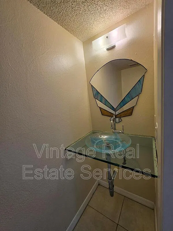 2 bed, 1.5 bath, 1110 sqft, $1,695 — Photo 4