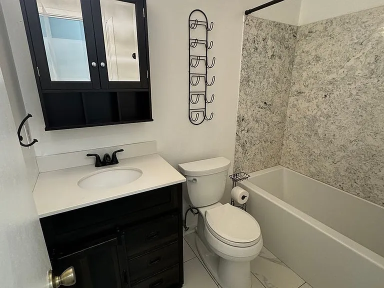 210 Meredith St — Photo 9