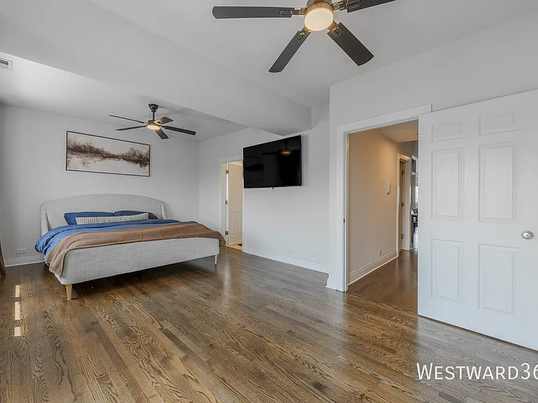 2033 W Superior St #4W — Photo 10
