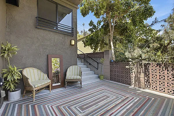 1621 1/2 Bridgeport Dr — Photo 2
