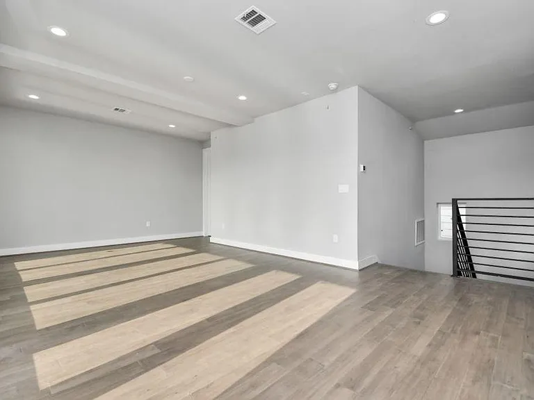 1320 Eberhard St — Photo 38