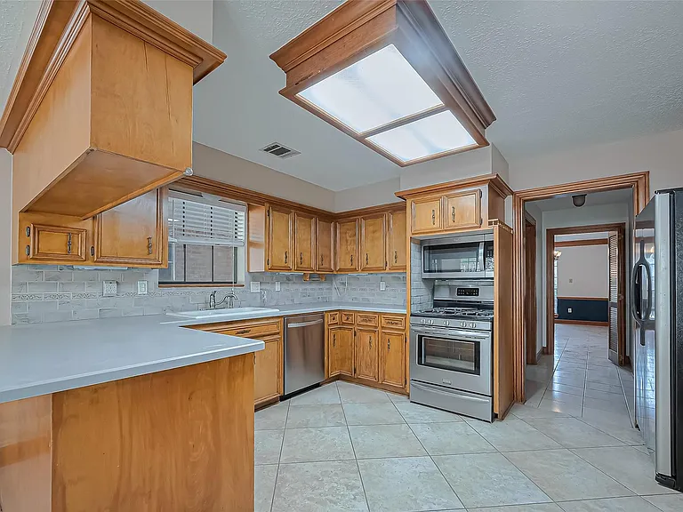 18307 Champion Forest Dr — Photo 6