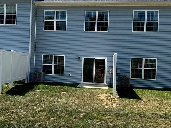 2nd image of 1115 Maid Marian Ln NE