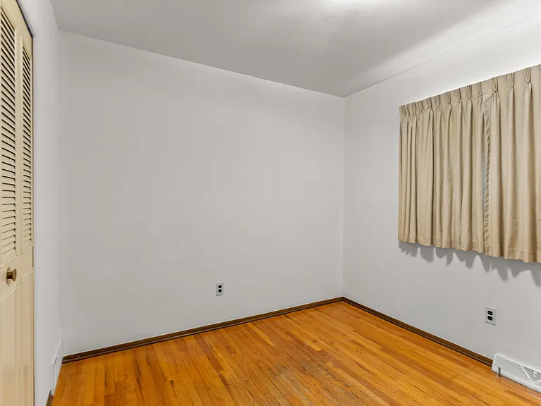14580 Ford Ave — Photo 16