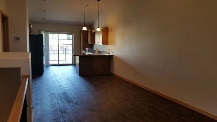 4 bed, 2.5 bath, 2106 sqft, $1,950 — Photo 2