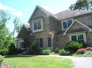 7 Royal Ct, Reading, PA 19607