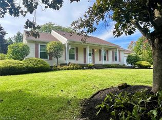 12 Surrey Ln, Geneva, OH 44041