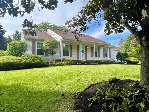 12 Surrey Ln, Geneva, OH 44041