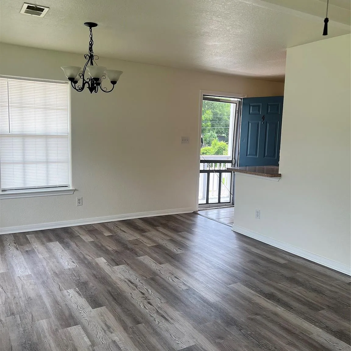 2 bed, 1.0 bath, 903 sqft, $1,150 — Photo 1