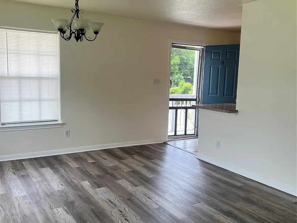 827 Algoa Friendswood Rd #4