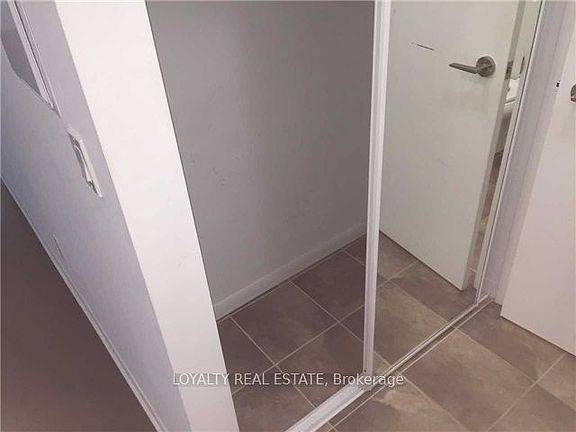 3rd image of 209 Fort York Blvd #768